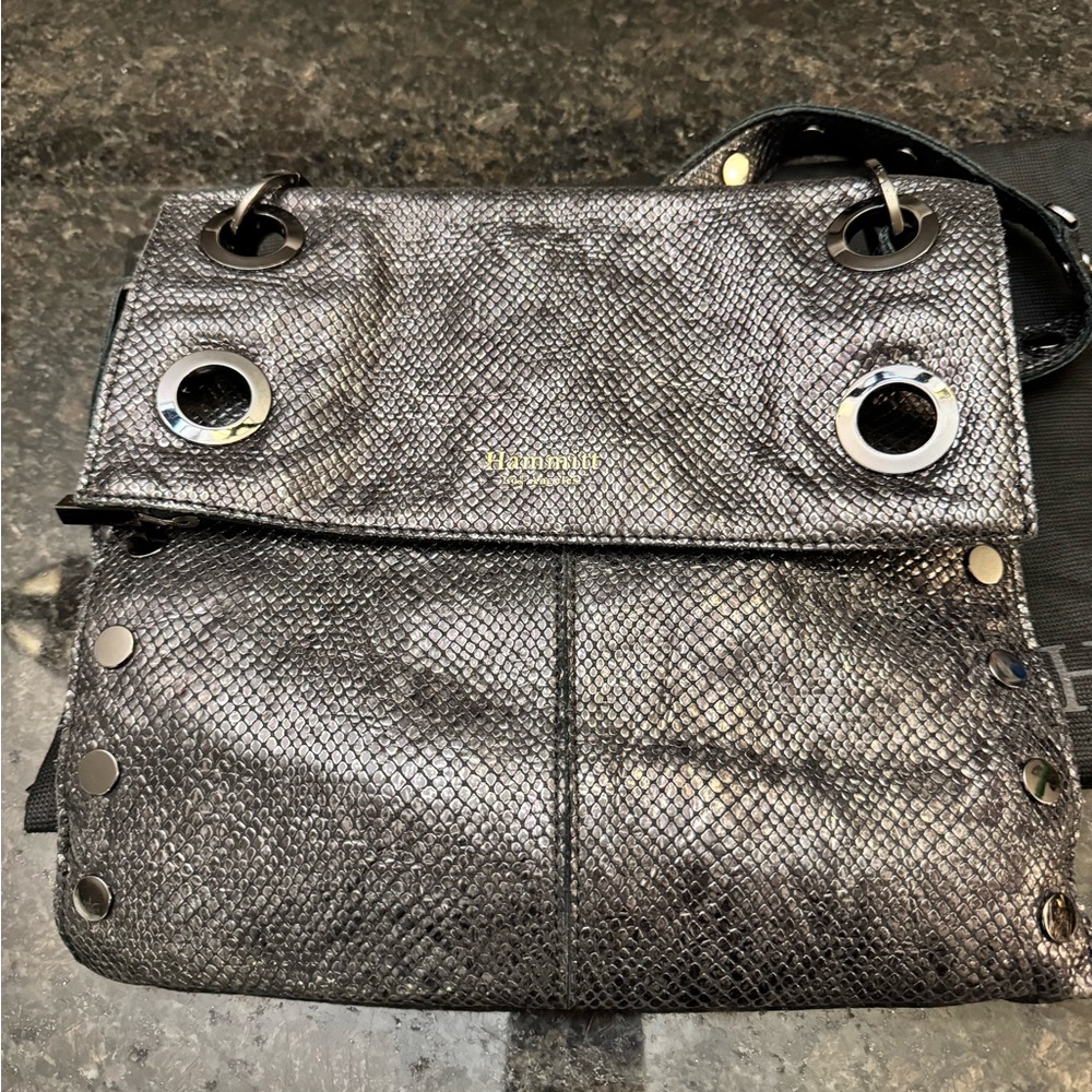 Hammitt- Montana Reversible Crossbody- Large 🖤